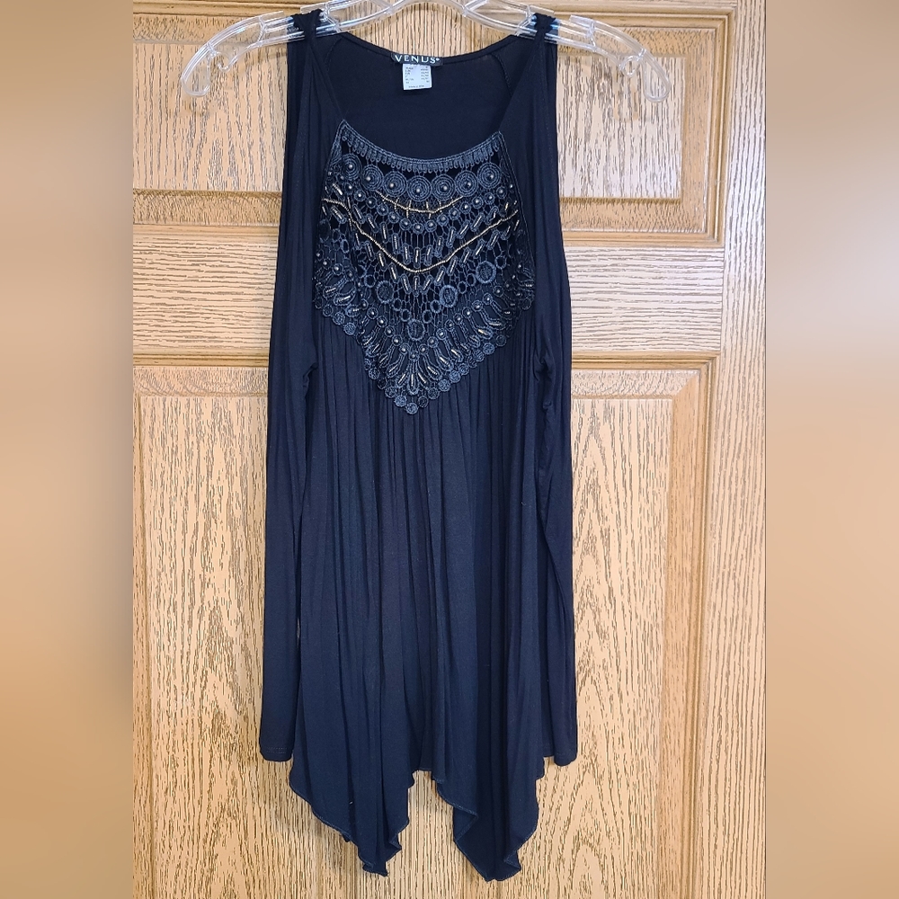 Venus Cold Shoulder Top Size Medium